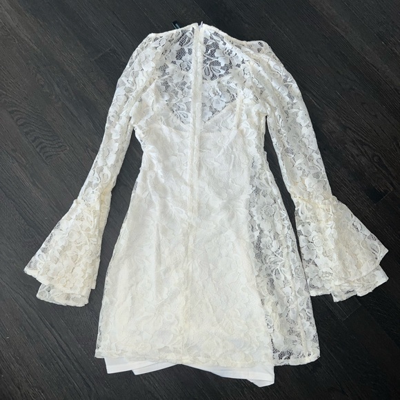 White Lace Dress with bell sleeves - Picture 2 of 3